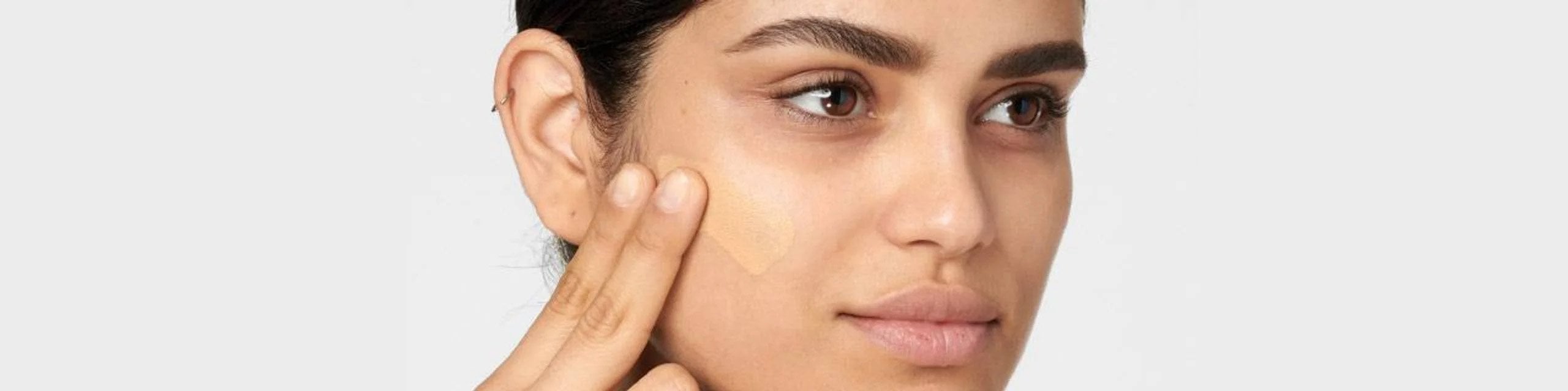 Maybelline Foundation products illustrative banner image - Close up of activewear Maybelline Model